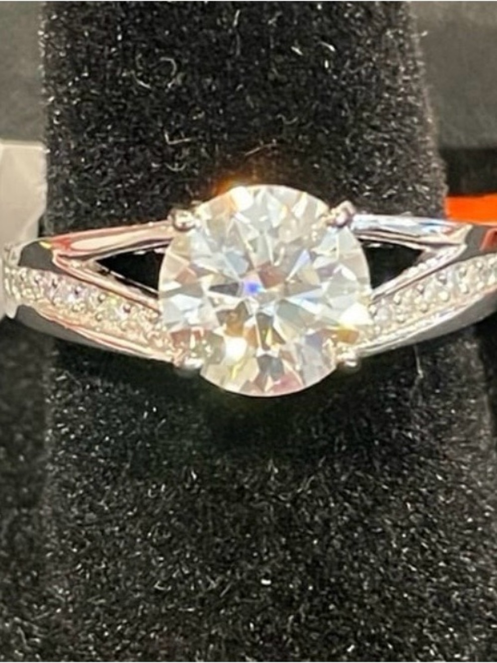 Gorgeous 925 silver size 7 1.25ctw Moissanite ring